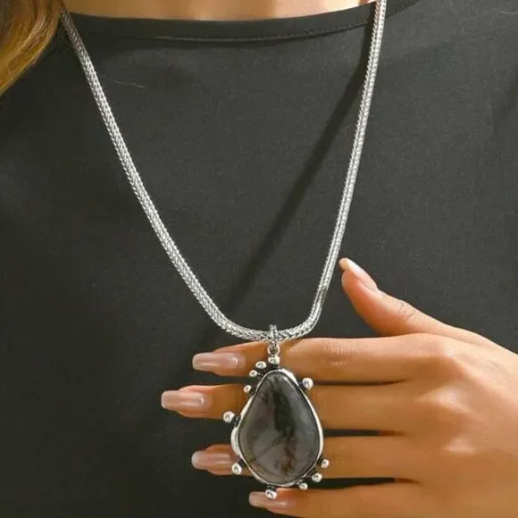 Elegant Silver Tone Pendant Necklace with Unique Stone Design - Picture 3 of 4